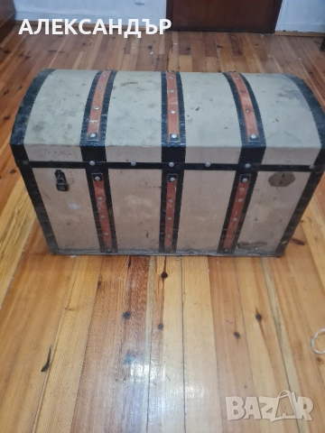 Продавам старинен сандък в добро за годините си състояние.Цена по договаряне.