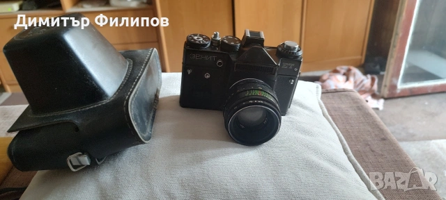 Продавам класически съветски огледално-рефлексен фотоапарат (SLR) Зенит ЕТ (на латиница: Zenit ET).
