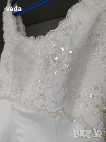Красива сватбена рокля сатен с бродерия и перли размер М, снимка 8 - Рокли - 54101228