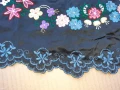 Престилка с много бродерия , носия, снимка 6