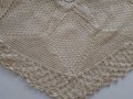 Ръчно плетени покривка за маса и комплект карета, снимка 2