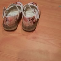 Светещи обувки с Елза и Ана , снимка 2 - Детски обувки - 35390199