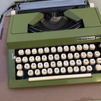 Пишеща  машина, снимка 2 - Антикварни и старинни предмети - 40243446
