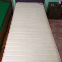 Детско кожено легло в лилаво+матрак мемори 82/190, снимка 1 - Мебели за детската стая - 34107220