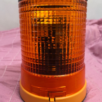 Сигнална лампа Hella 12v , снимка 1 - Аксесоари и консумативи - 44749631