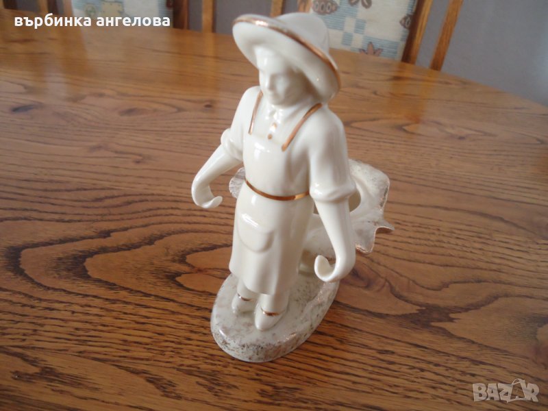 Порцеланова фигура с позлата, снимка 1