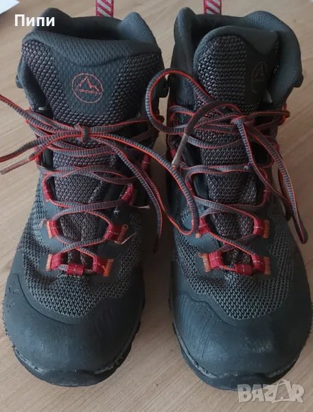 Дамски туристически обувки La Sportiva 38, снимка 1