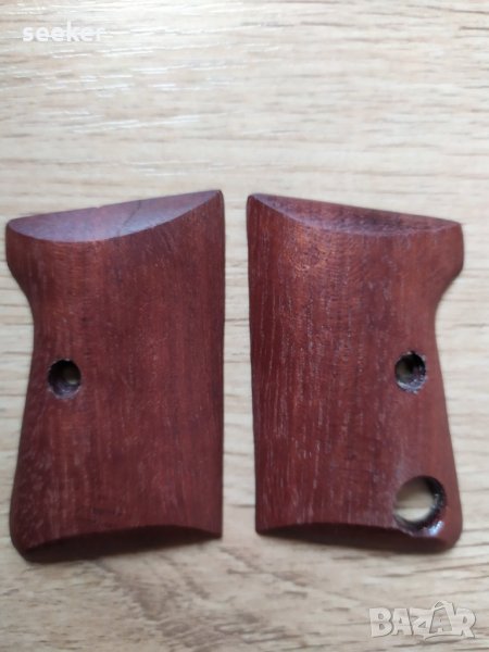Два чифта дървени чирени за пистолет Колт Джуниър/Астра 2000 кюб, снимка 1