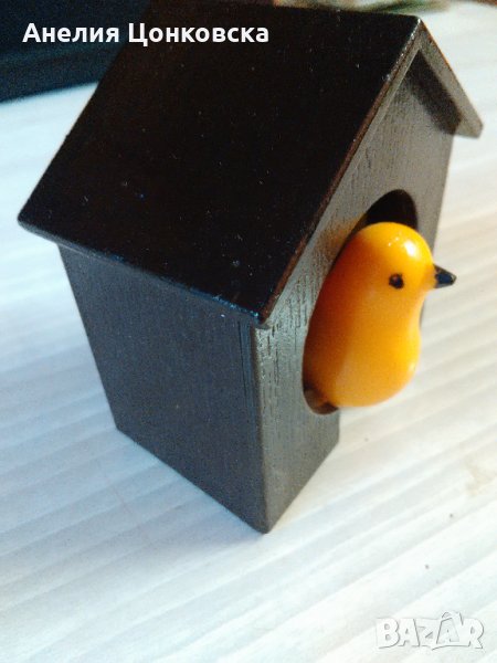 Декоративна дървена къщичка с пиленце, снимка 1