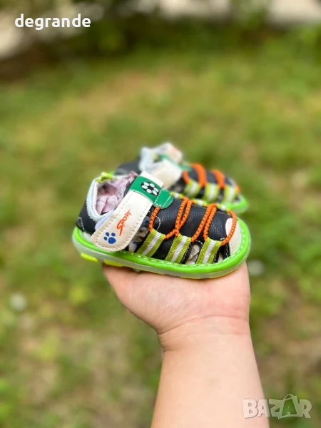 Светещи сандали.Видео на модела на лично, снимка 1