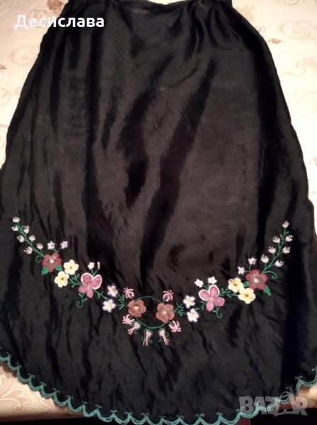 Престилка с бродирани цветя, снимка 1