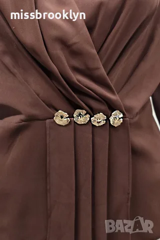 Блуза “Chocolate Elegance” – кафява блуза с прехлупване и златни копчета арт.5074, снимка 2 - Блузи с дълъг ръкав и пуловери - 55821764
