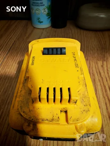 батерия Dewalt 5A с проблем , снимка 3 - Оригинални батерии - 56199423