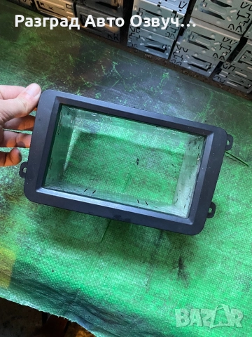 Преходна рамка с монтажто желязо за VW Golf 5, Sharan, Touran и други. От оригинално радио към 2DIN, снимка 2 - Аксесоари и консумативи - 51872976