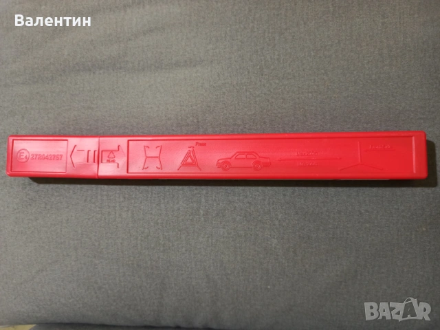 Продавам компактен светлоотразителен триъгълник за автомобил, снимка 6 - Аксесоари и консумативи - 53184183