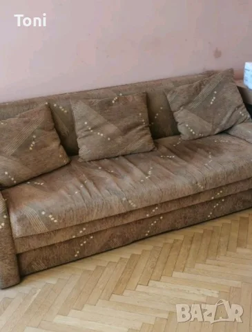 симпатичен диван с функция за сън лекичък