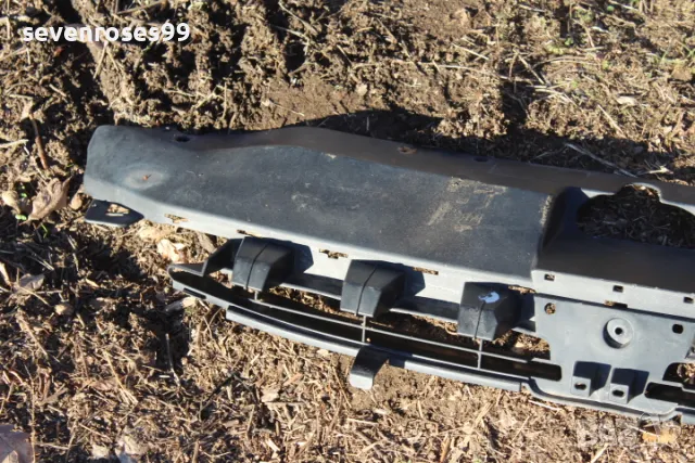 Лайсна предна маска Пежо 307 Peugeot 307, снимка 2 - Части - 48521829