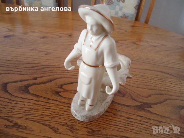 Порцеланова фигура с позлата