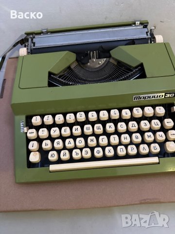 Пишеща  машина, снимка 2 - Антикварни и старинни предмети - 40243446