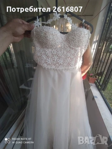 Сватбена рокля бяла с прасковен тюл, снимка 2 - Сватбени рокли - 50777262