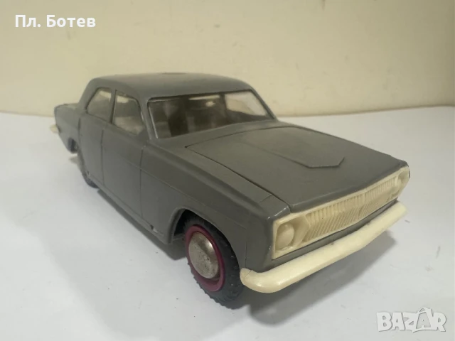 Стара пластмасова количка Волга