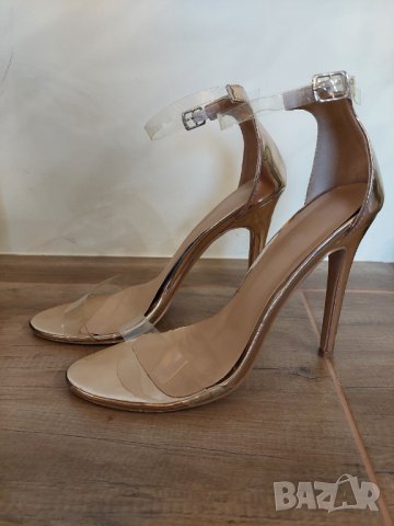 Елегантни златисти сандали с висок ток Glamorous, снимка 1 - Сандали - 40197202