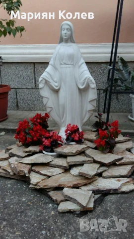 Статуя Богородица