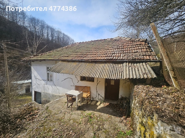 Имот с 2 къщи в село Осеновлаг, снимка 3 - Къщи - 53938647