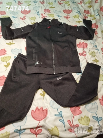 Нов спортен екип NIKE, M, снимка 2 - Спортни дрехи, екипи - 52319347