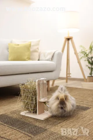 Дървена стойка с поилка и хранилка за сено за Гризачи, 22.5 х 15.5 х 27 см. - Модел: 81832, снимка 3 - За гризачи - 47438380