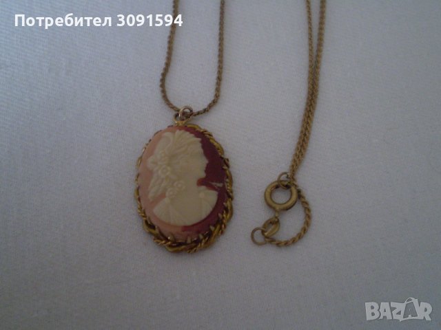 красив медальон Камея бронз 50те години , снимка 1 - Антикварни и старинни предмети - 36834248