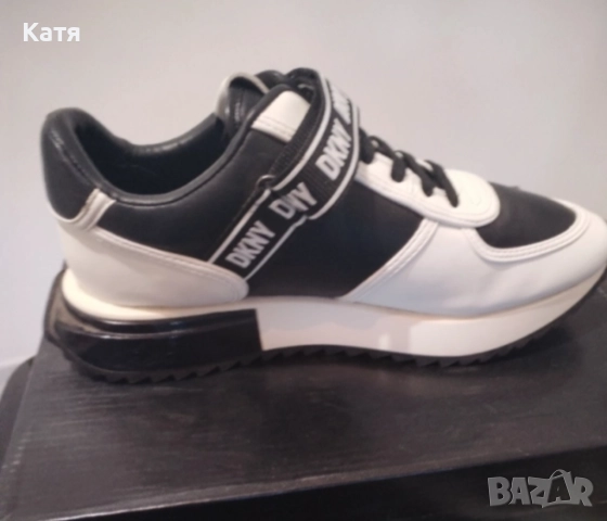 Дамски спортни обувки DKNY, снимка 2 - Маратонки - 52371747