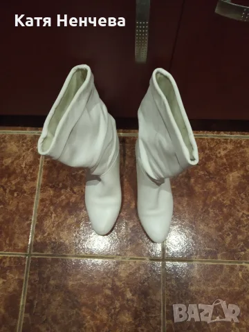   Бели дамски ботуши