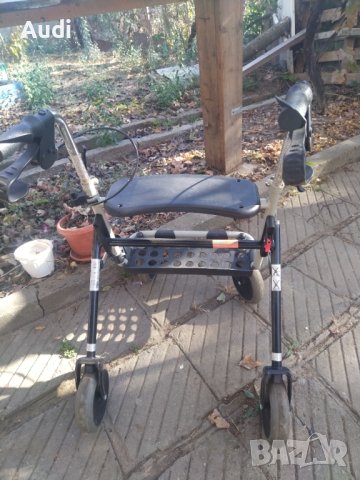 Проходилка ролатор INVACARE  Подходящ за оперирани, възрастни и трудно подвижни хора. Сгъваема, лека, снимка 6 - Ролатори - 42769441