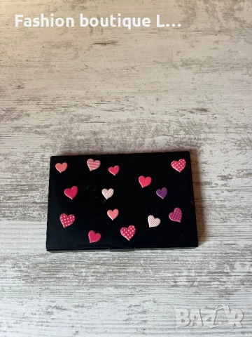 Палитра с 15 цвята коректори за контуриране на лицето в черна кутия с розови сърца 🩷💕💞💓💗💖💘💝, снимка 2 - Декоративна козметика - 52443454