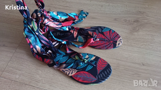 Нови сандали от плат с цветен принт,