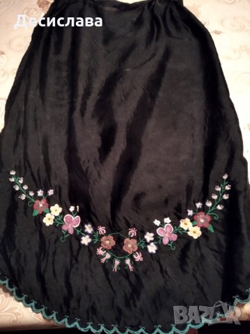 Престилка с бродирани цветя