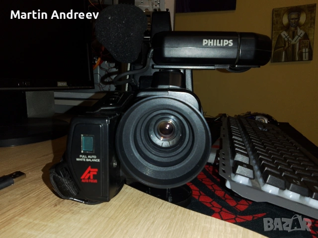 Продавам отлично работеща стара VHS видеокамера