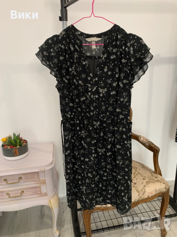 Красива рокля на H&M размер 38 подходяща за S