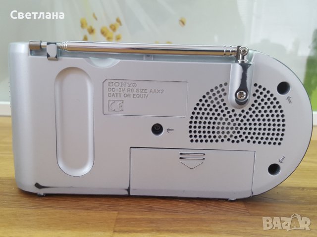 Компактно преносимо радио Sony icf-304, снимка 3 - Радиокасетофони, транзистори - 37495932