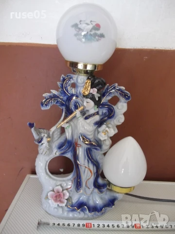 Лампа "Девойка свири на флейта" порцеланова