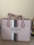 Дамска чанта на Guess, снимка 1