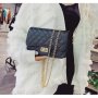 Капитонирана модна чанта с дълга дръжка в златист цвят, снимка 2
