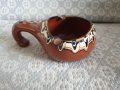 Продавам класически керамичен глинен ретро пепелник с дръжка и традиционна българска шарка, снимка 2