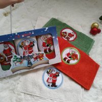 Коледни подаръчни комплекти с три памучни кърпи и кутия, снимка 1 - Хавлиени кърпи - 35011449