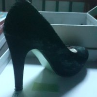 Нови черни обувки на ток с дантела, снимка 3 - Дамски обувки на ток - 33993470