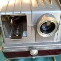 Антика стар диапроектор в метална кутия, снимка 1 - Антикварни и старинни предмети - 44924507