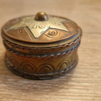 Антична малка кутийка– мед, ръчно кована., снимка 2 - Антикварни и старинни предмети - 40623861