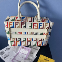 Дамска чанта Fendi, снимка 1 - Чанти - 44596785