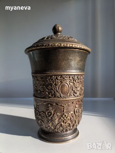 Vintage, бронзов съд с капак, чаша с богата орнаментика и функционалност. , снимка 1